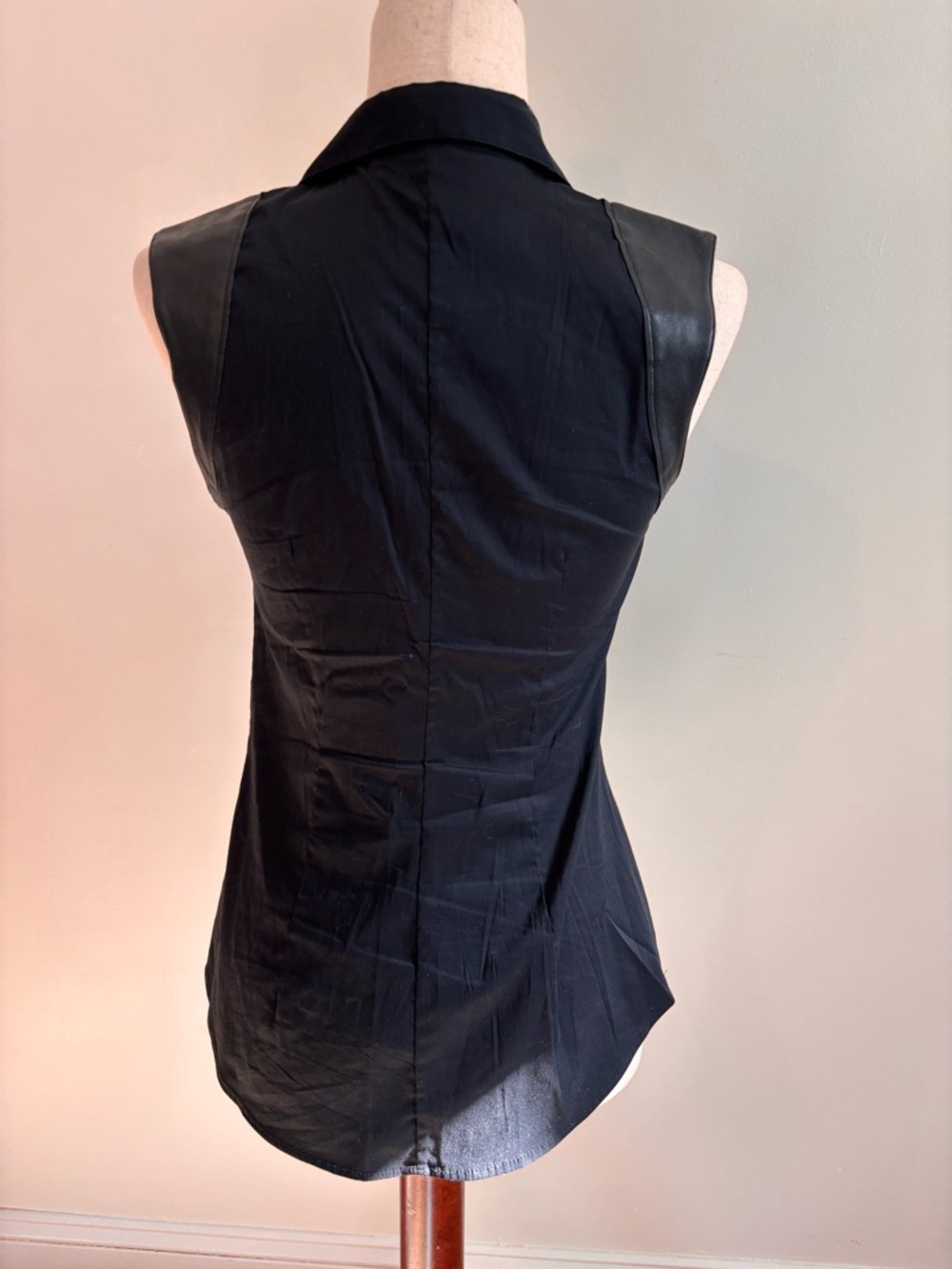 Bailey 44 Black button down sleeveless blouse with faux leather Small - Picture 2 of 10